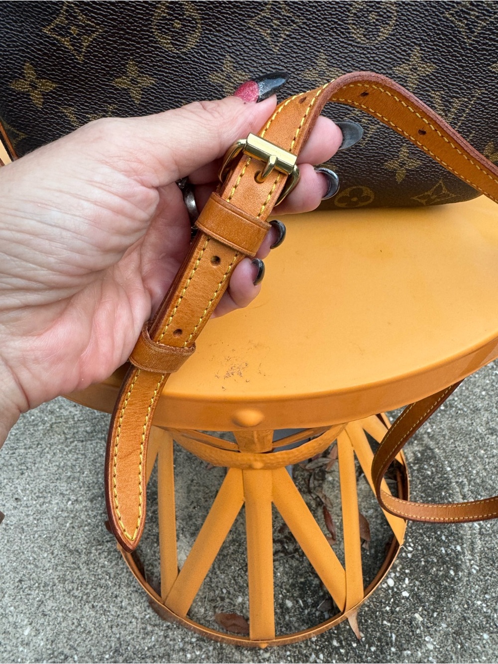 Louis Vuitton Brown Monogram Oval Crossbody with Tan Trim - Picture 5 of 11